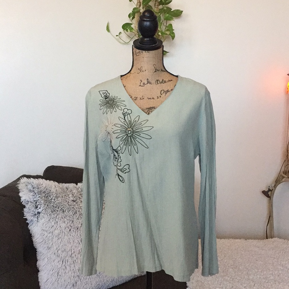Jaclyn Smith long sleeve top 👚💚👚